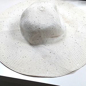 So cute hat with sequins